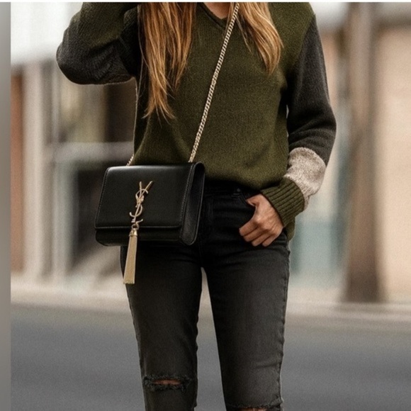 Curio New York Colorblock Olive Green Navy Cream Knit Sweater M - Picture 2 of 9